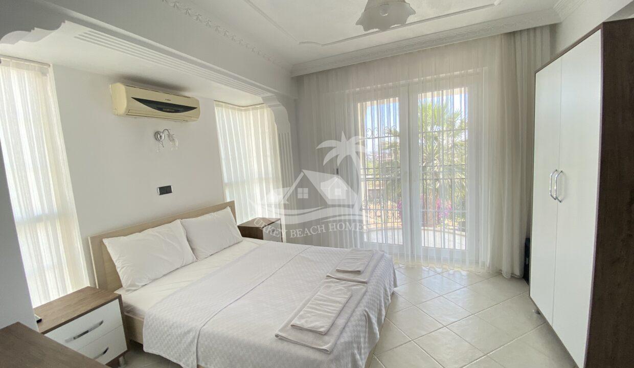 573FDF45-868B-400D-9905-9C6573825F95