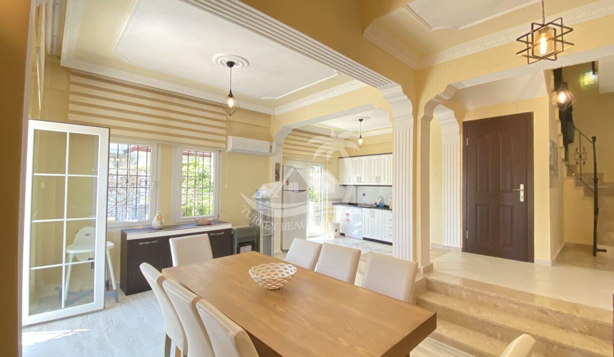 A0F56EF0-5F30-4716-AAA2-5256E2B48565