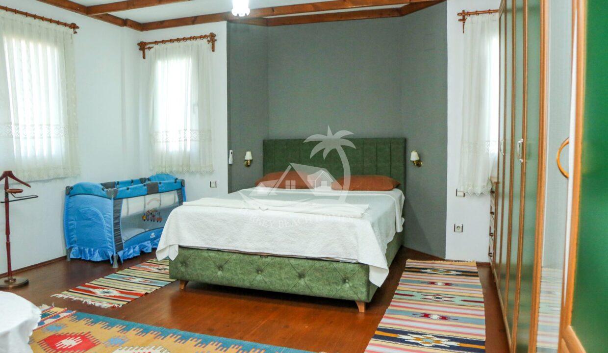 05DDA79D-4B72-4F0D-953B-1E9773F497F1