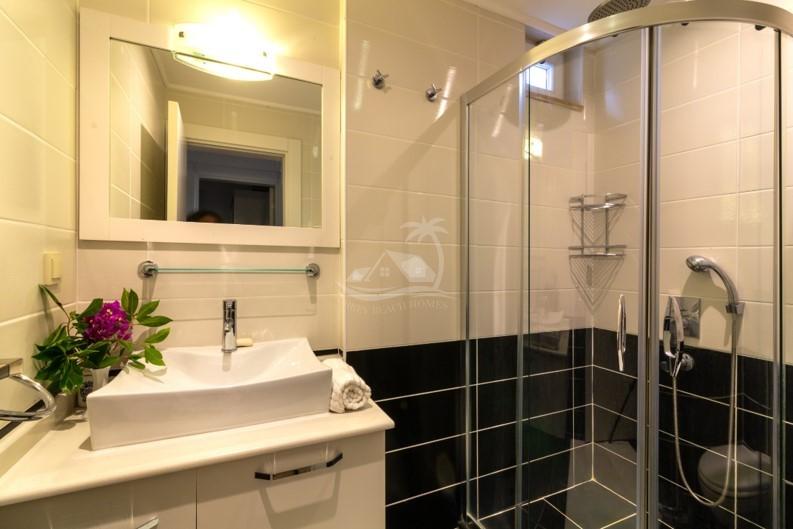 454FA5F4-1B2B-4440-A184-1279938D5737