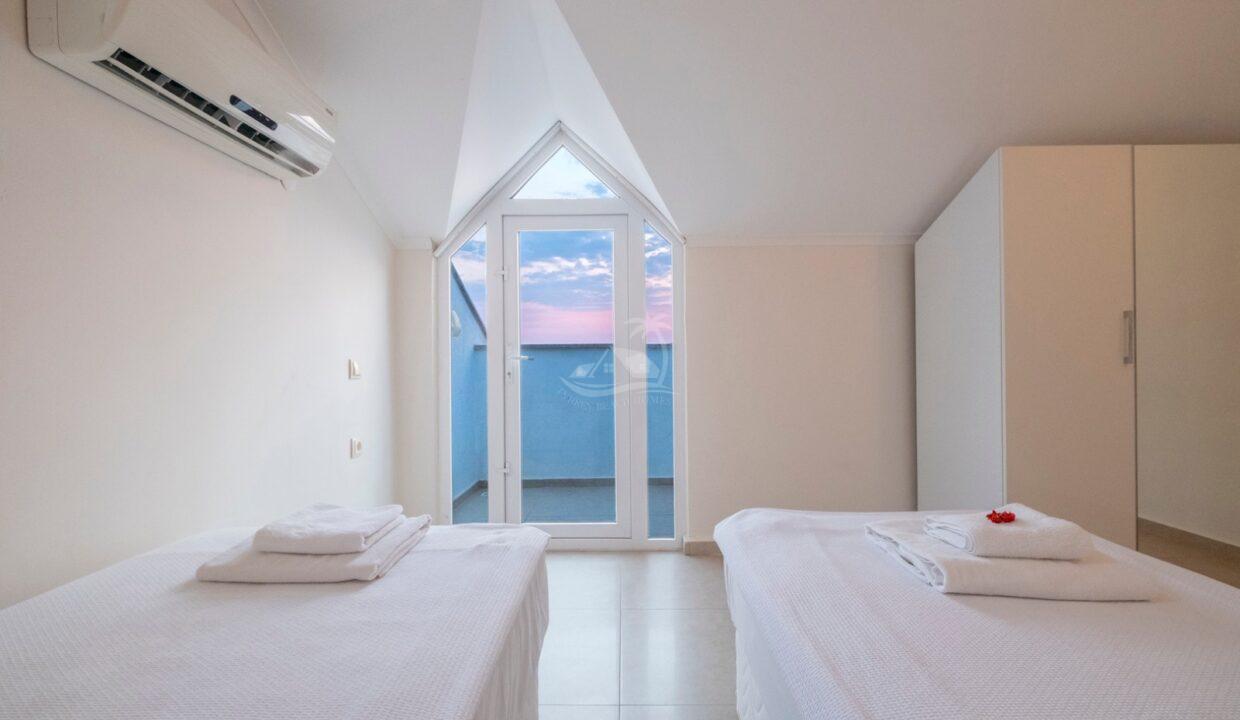 6effefc7-f7da-41a6-9be5-9c662dde46ed