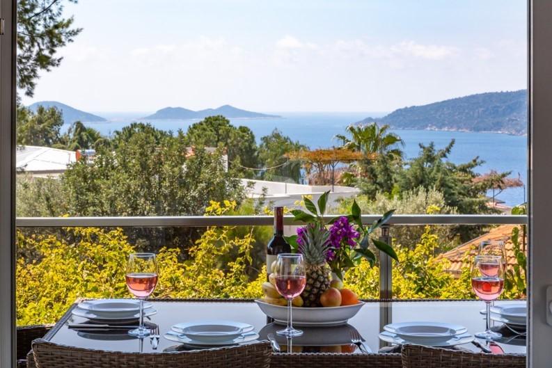 9C231B50-64B3-4FE0-967F-A1068D48F602