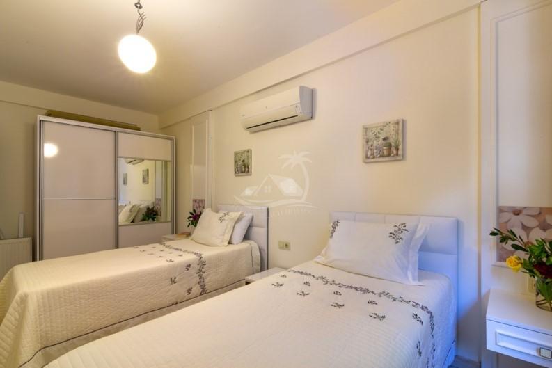 C8575BE0-AE5E-419F-AAC1-803384530CE1