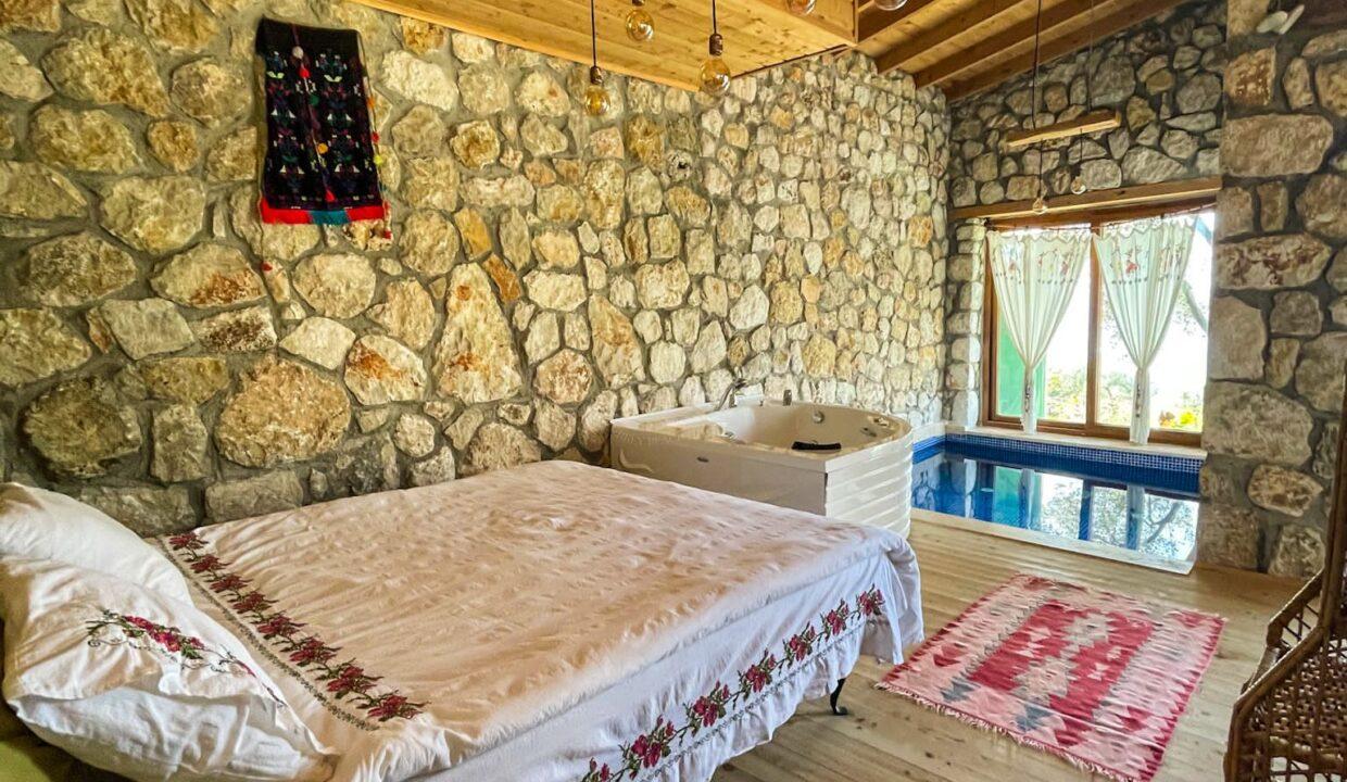 E4DA8369-8369-4B22-AB81-356CB85259FA