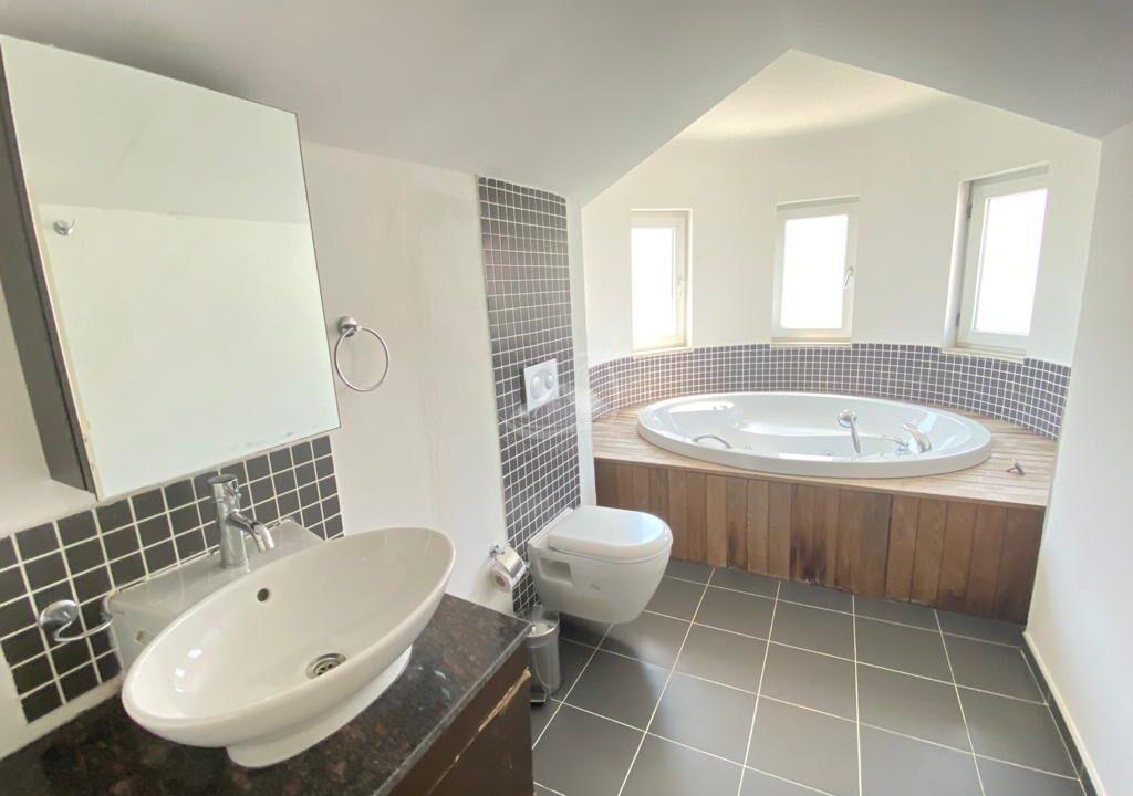 E54865A6-9C72-482E-888D-04175B6CE434