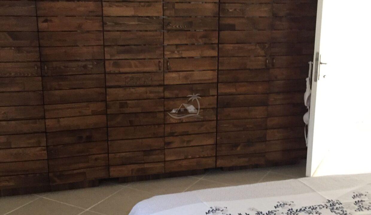 FBFA5F01-4D15-4E10-84D9-3CE087B85F04