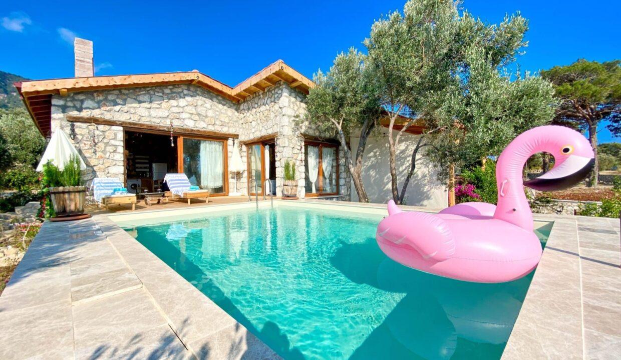 FD0A50A0-58EE-40E1-8915-05BB734E93E0