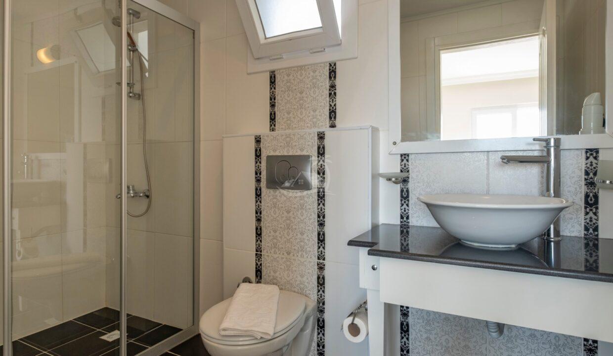 e3b83b85-451e-489d-830e-c14edb3c41aa