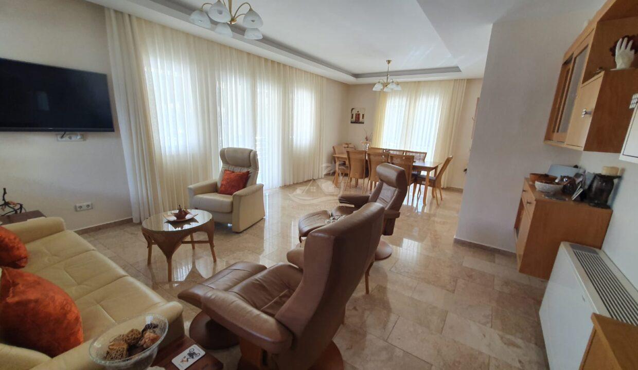 1C45AFDA-D2D9-4B00-9F27-979C1CD2C7B5