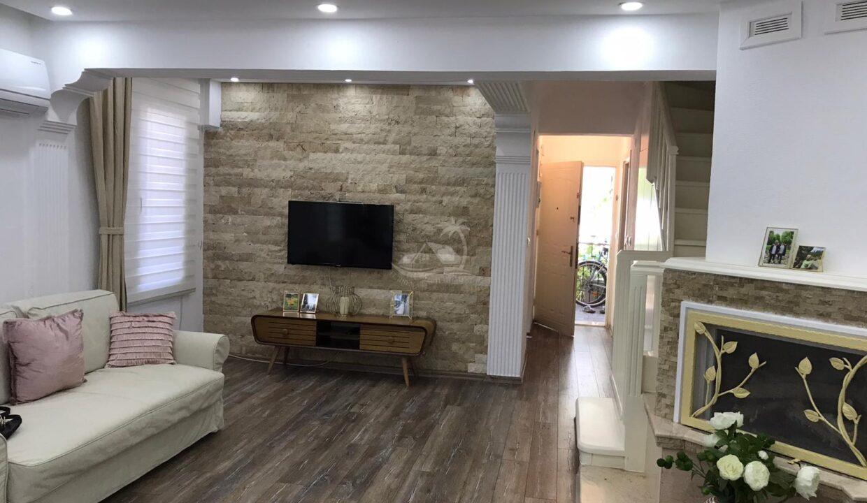 4B30E69A-769A-477A-8944-0888E86E0D22