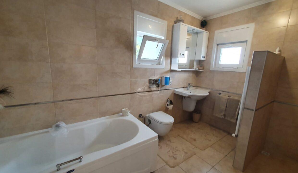 4F792F7D-A15C-48D2-BC1F-2577A78D2D0E