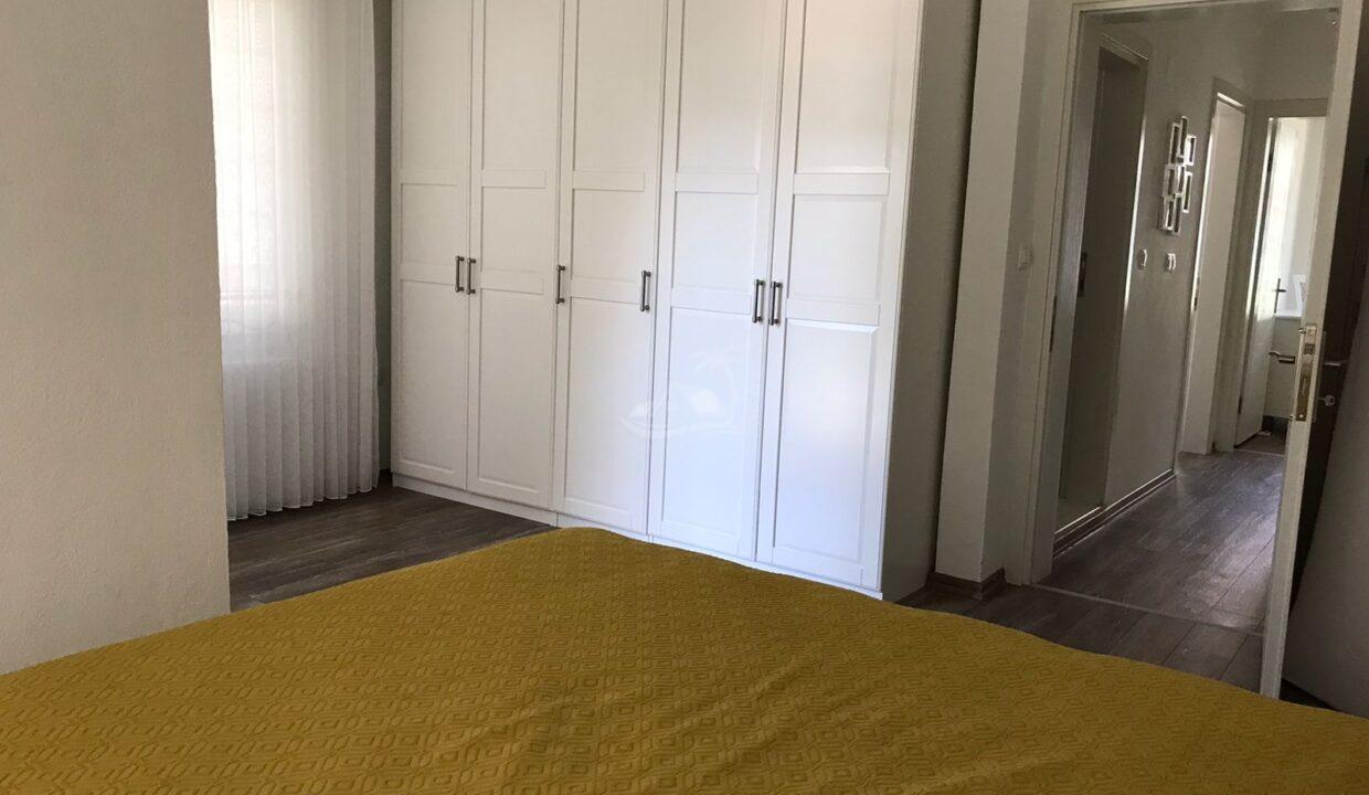 800DB79A-EF5B-4738-BAD4-66B3D28E65D8