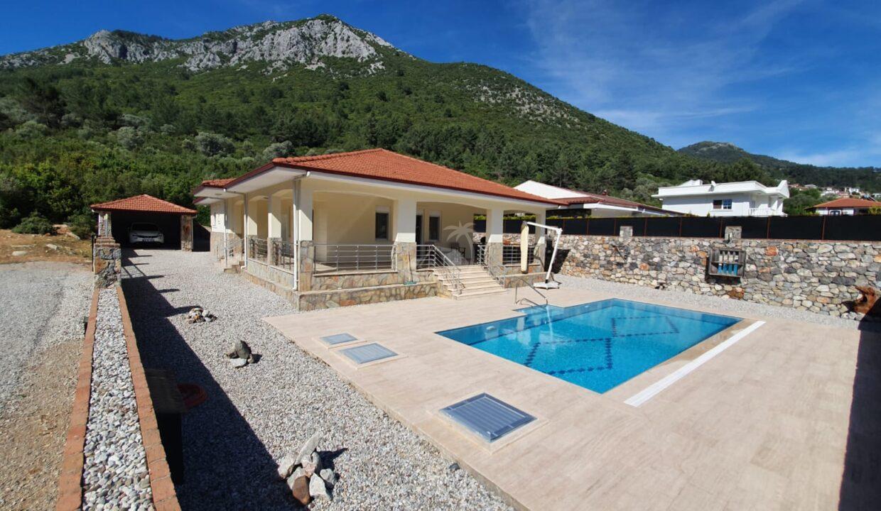 8FDE3038-C675-485C-B05D-75F501D873C4