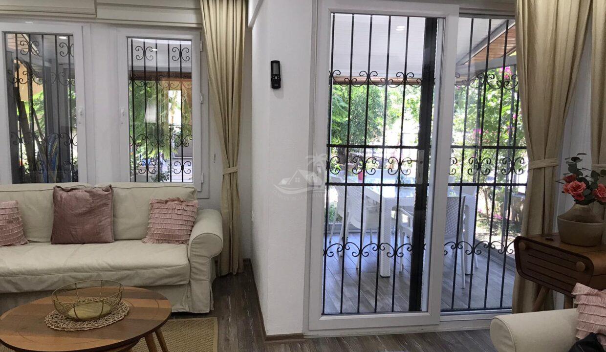 C40696D8-1256-45FB-B652-2A45FA086BED