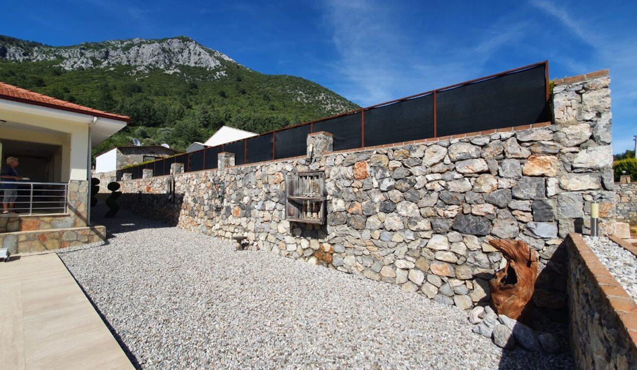 CF8F37C6-78C7-4CC5-9D4F-8C5BB1FDB737