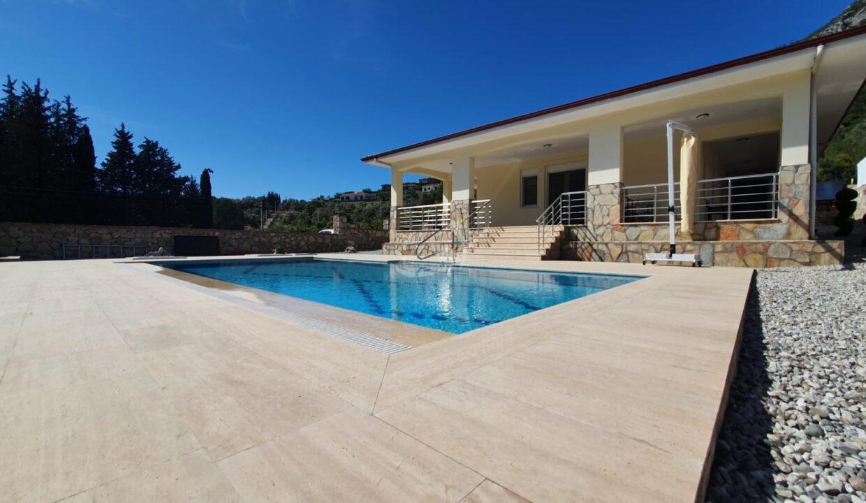 D233D008-8433-41C4-8EA8-FECBFCE978D0