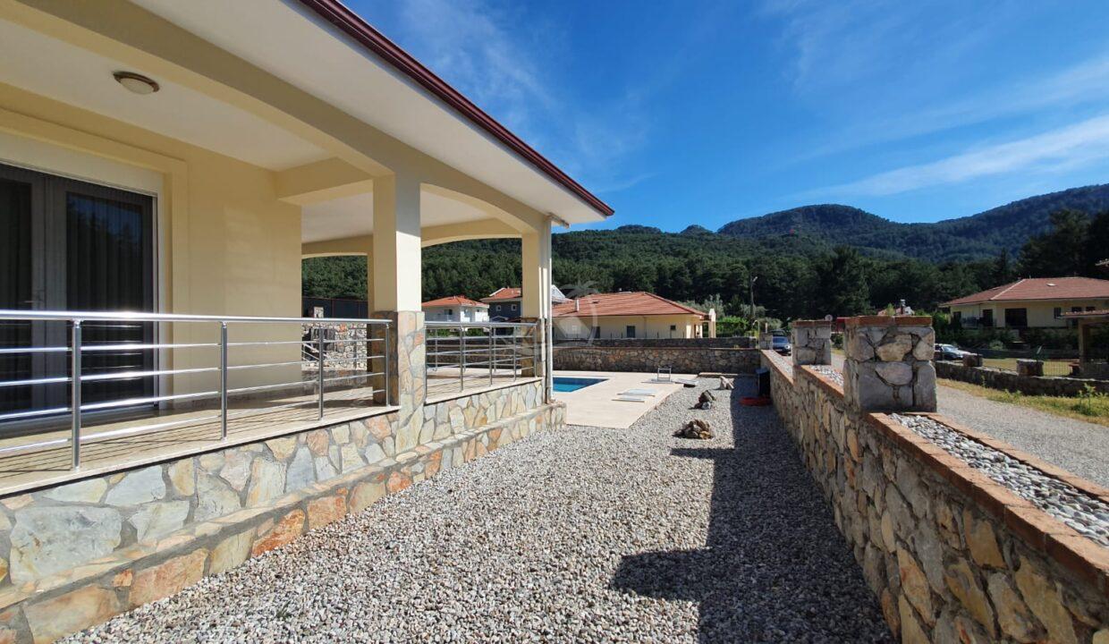 DCB9252F-0820-494A-A7CA-26E08F26B793