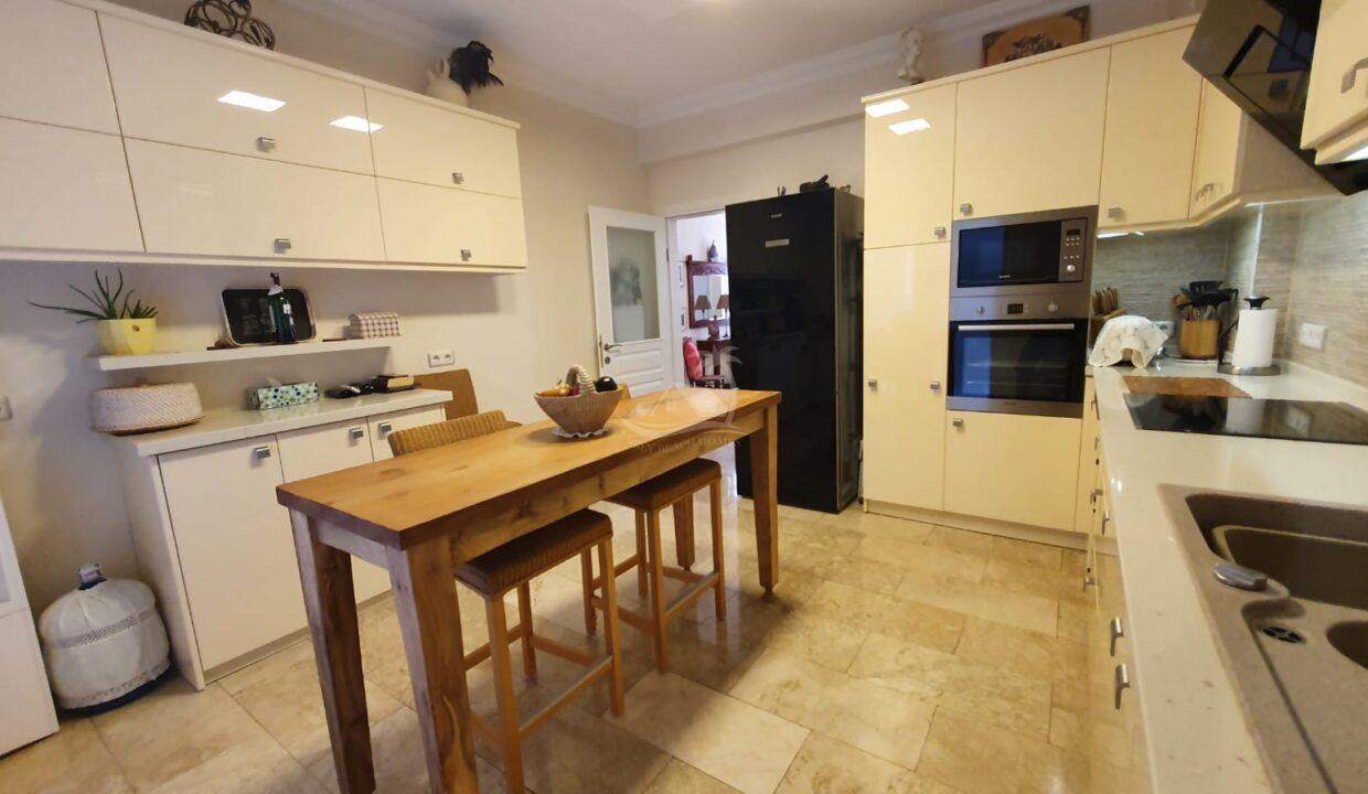 DF6EE171-F51C-45C4-A210-53193E66E1FD