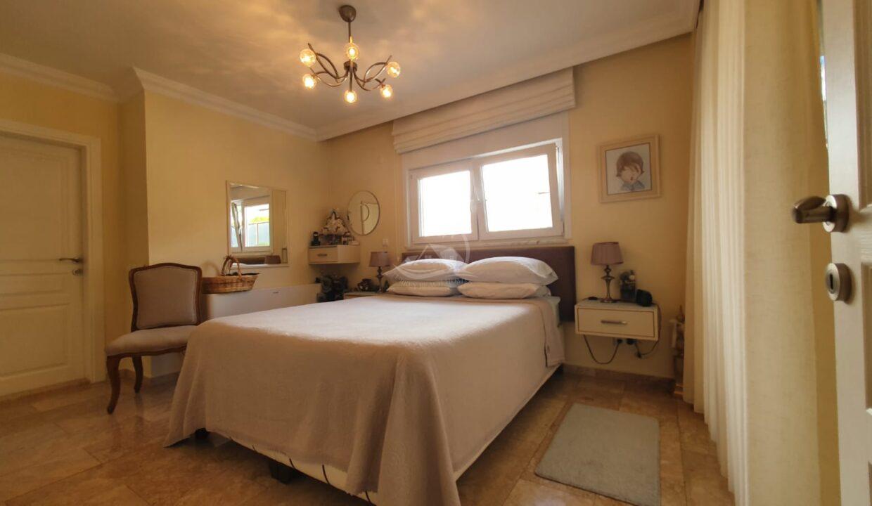 DF8F169E-D1C6-4BF6-B6AE-D7DF006D5E6F