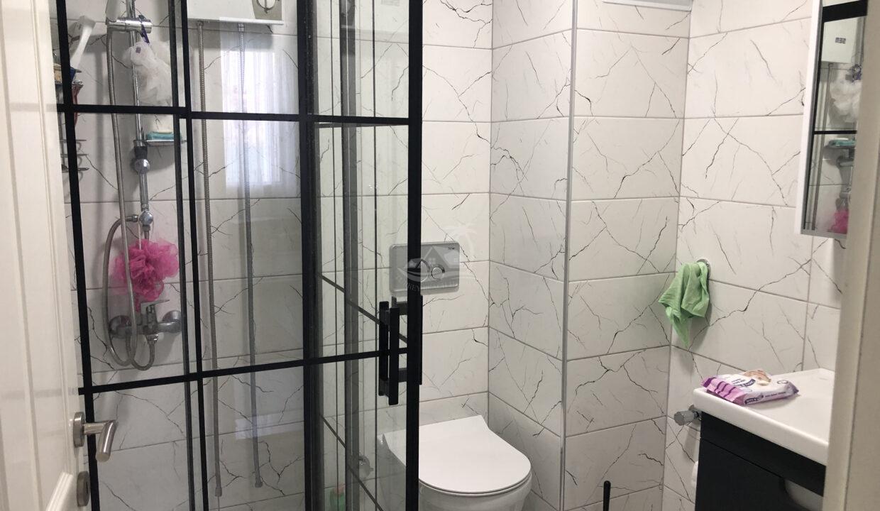 E8AA2515-4395-4646-A190-0E4502359403