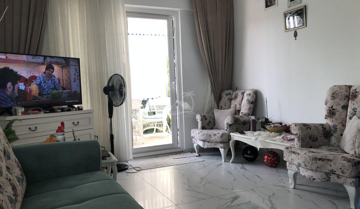 EDB6E602-31D7-4A36-B095-7D04019D6DB2