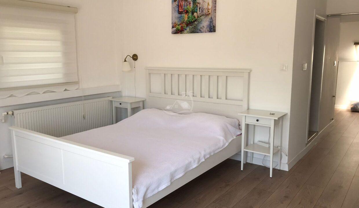 F12ED27C-2852-4F4F-82CF-E7E1EDDB4A6B