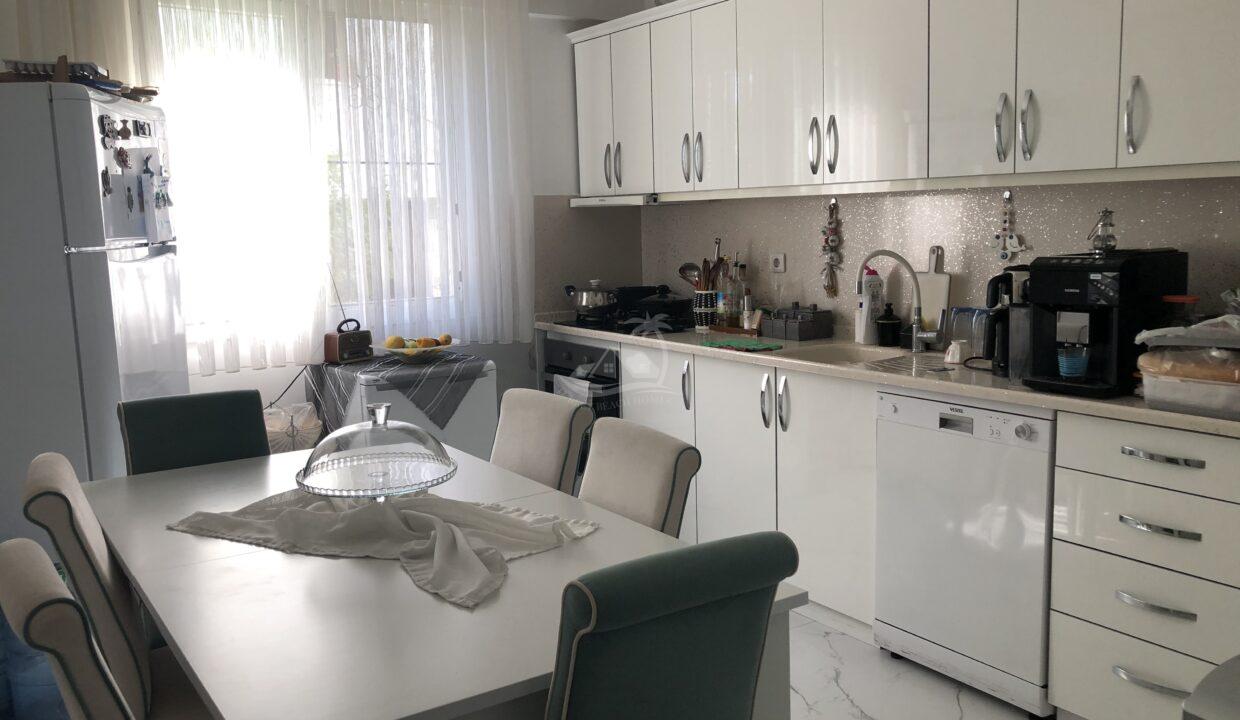 F80F5DFB-BA88-4941-98BD-BEF67825A2A1