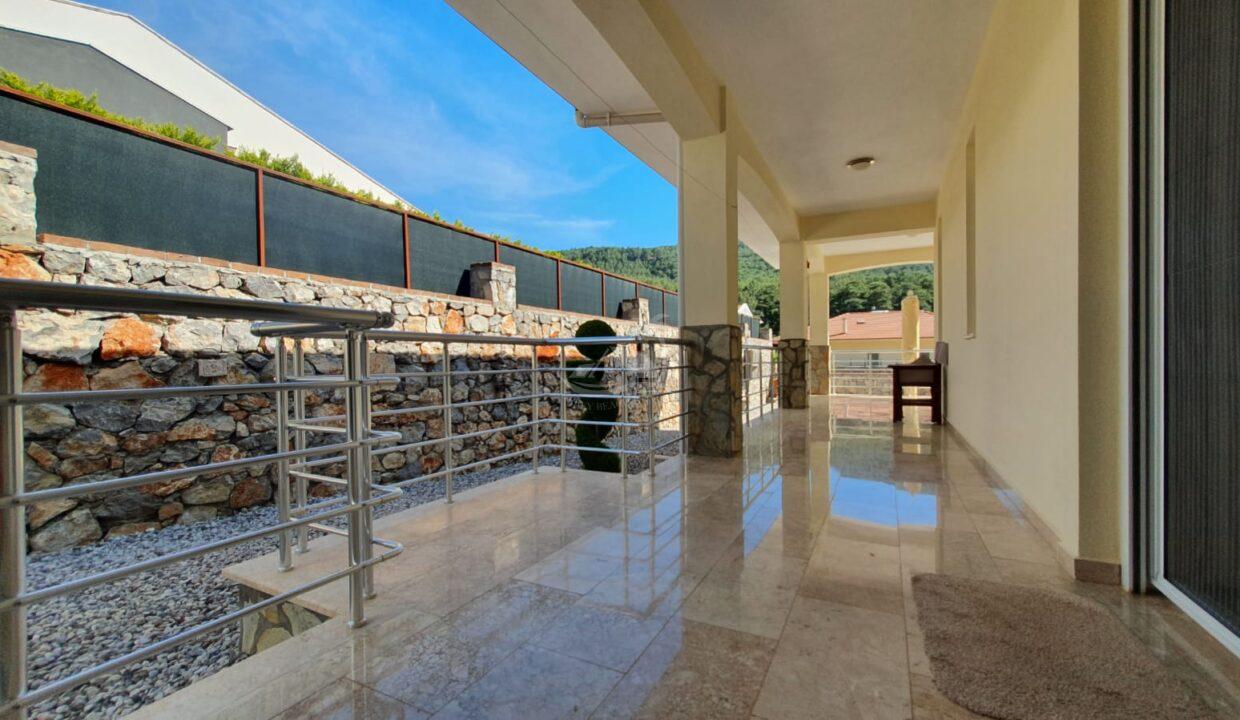 FE163727-310E-447F-883D-EE6B7F358C74