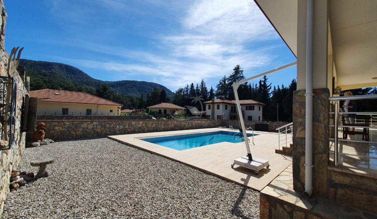 FF35AB08-DBDC-4C7D-998A-4B2AA86B7BF7