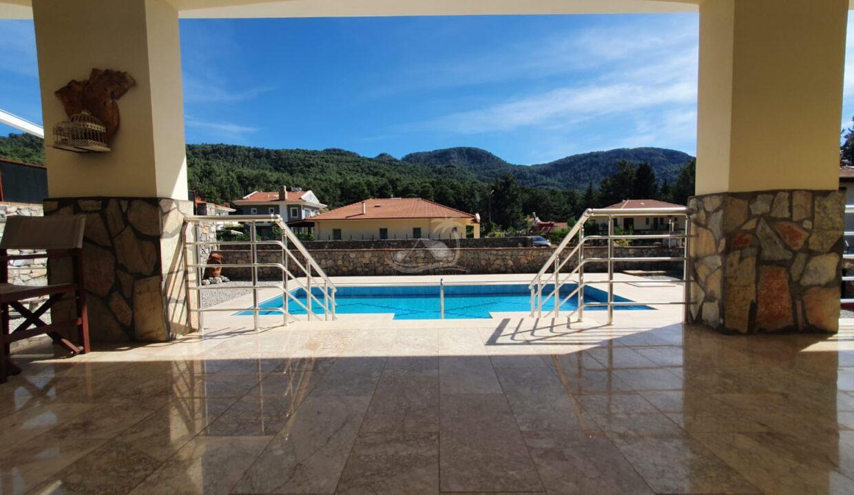 FFF35635-105F-4D0E-9E08-D2D27E356710