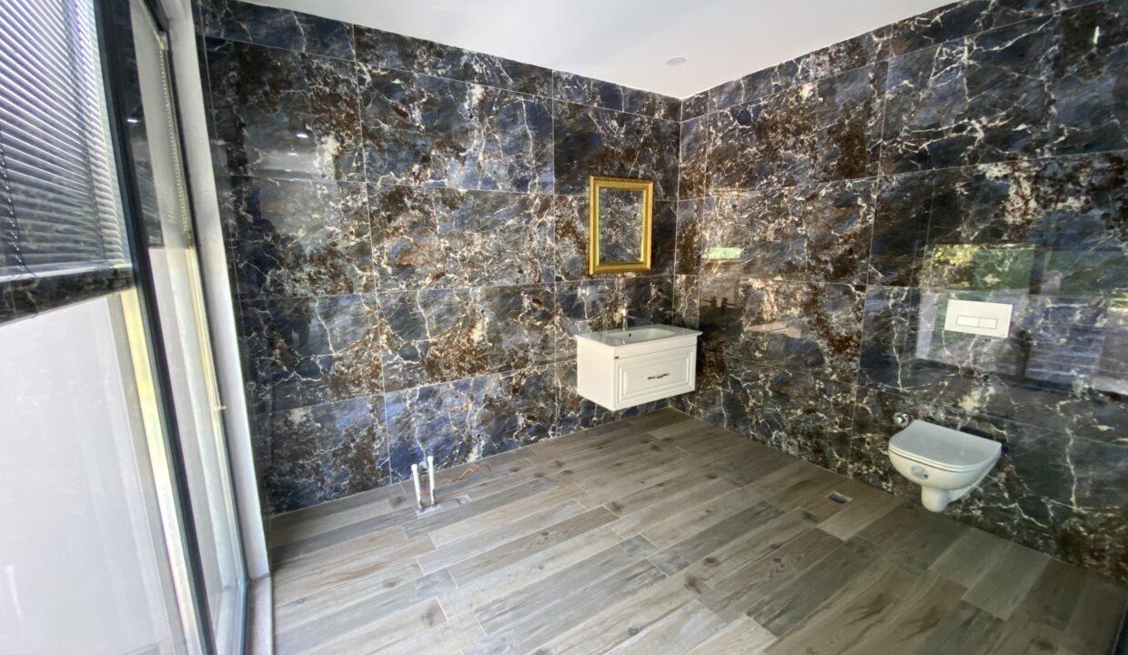 24D1CEC1-5021-43AB-901A-200757CB61C7