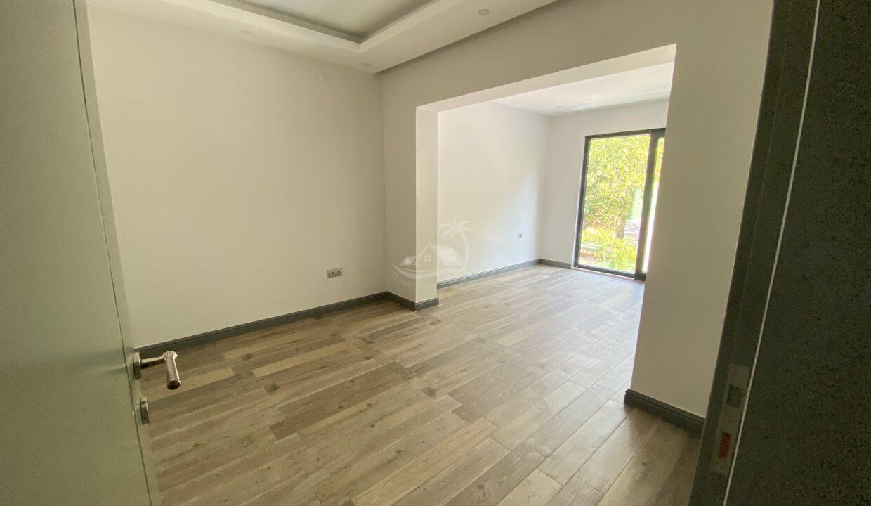 27DA748B-2420-4BBA-91AF-5CEE8533F0E5