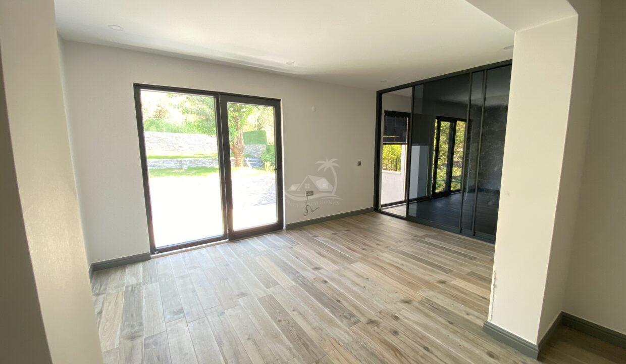 43D65BB6-AC7C-49B5-95A6-B700D33C3A11