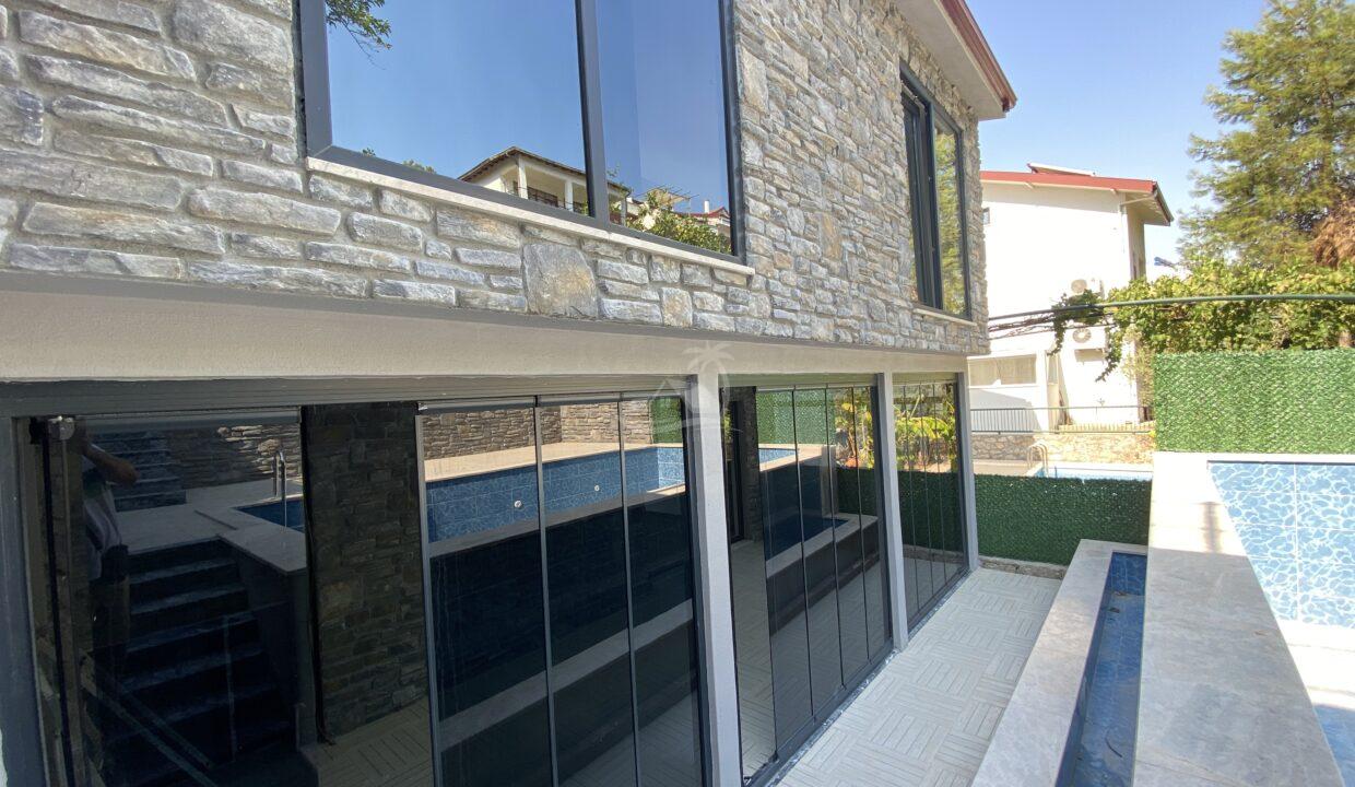 9E490FDC-B415-4358-ADA0-F7CDB5BE895E