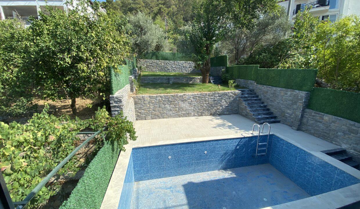 D5589367-A0DB-4935-A033-9DF5D1658EE9