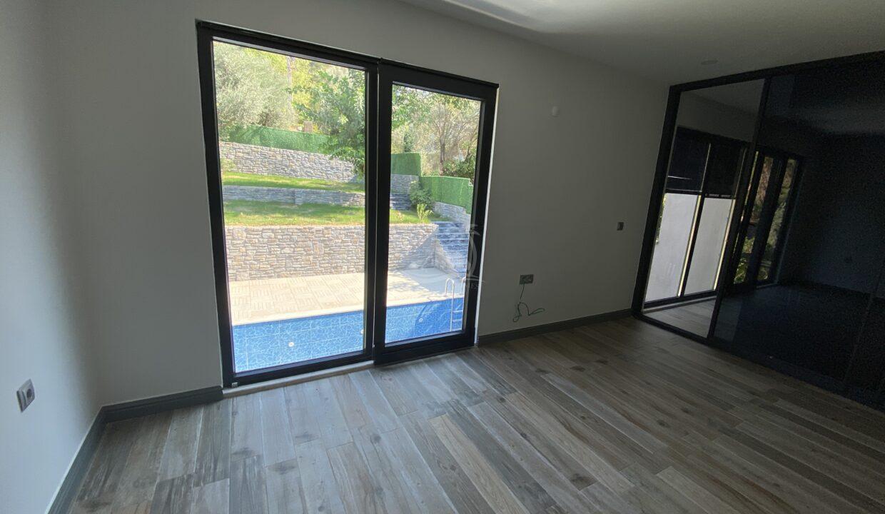 E48B1240-3151-4BF8-AE07-D8C242BCBAF2