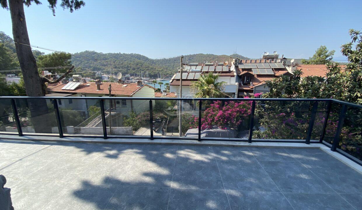 FCD441F2-8DB9-4A14-9BC2-BC4F3B96CFC1