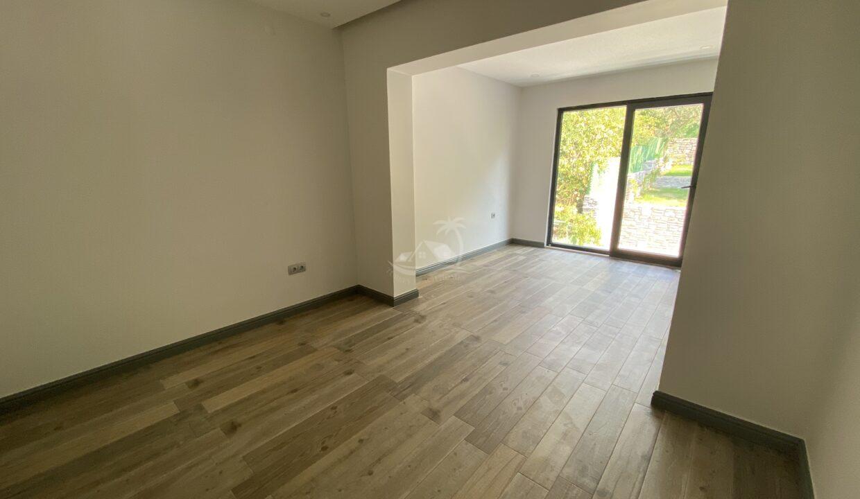 FFD23A97-6619-4F71-A237-1F813E236C3F