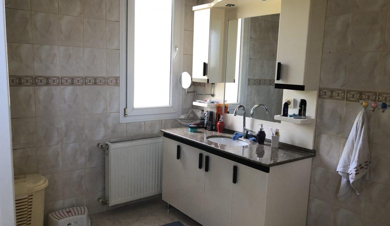 1202FAAA-0EEB-4F70-A0C5-618C0F2ED97C