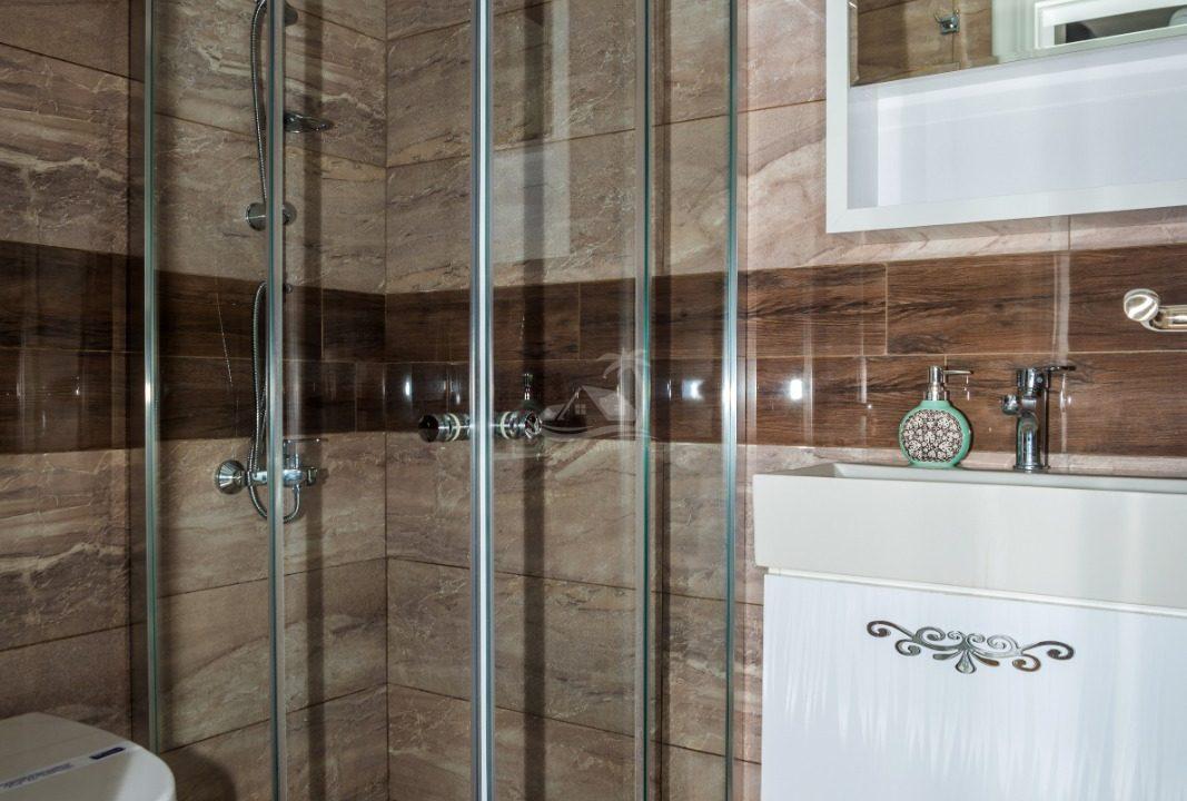 21093255-0E4D-48D5-82C3-D1BDA99A0998