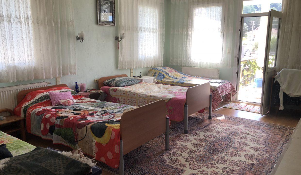 4F352B01-9D10-4EFF-BD94-9C6F7F8925B1