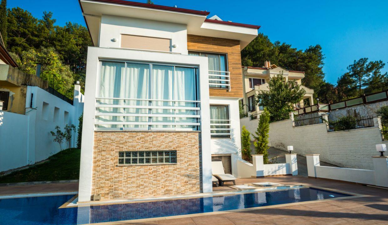 C501D8D4-6A83-4572-BFE6-6FF2F318B4C0