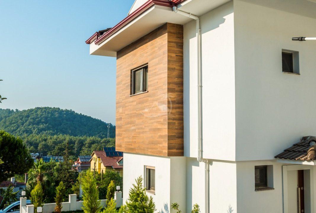 EBBD2F6E-8C8B-4A0B-8E2B-38BE2CF9B79B