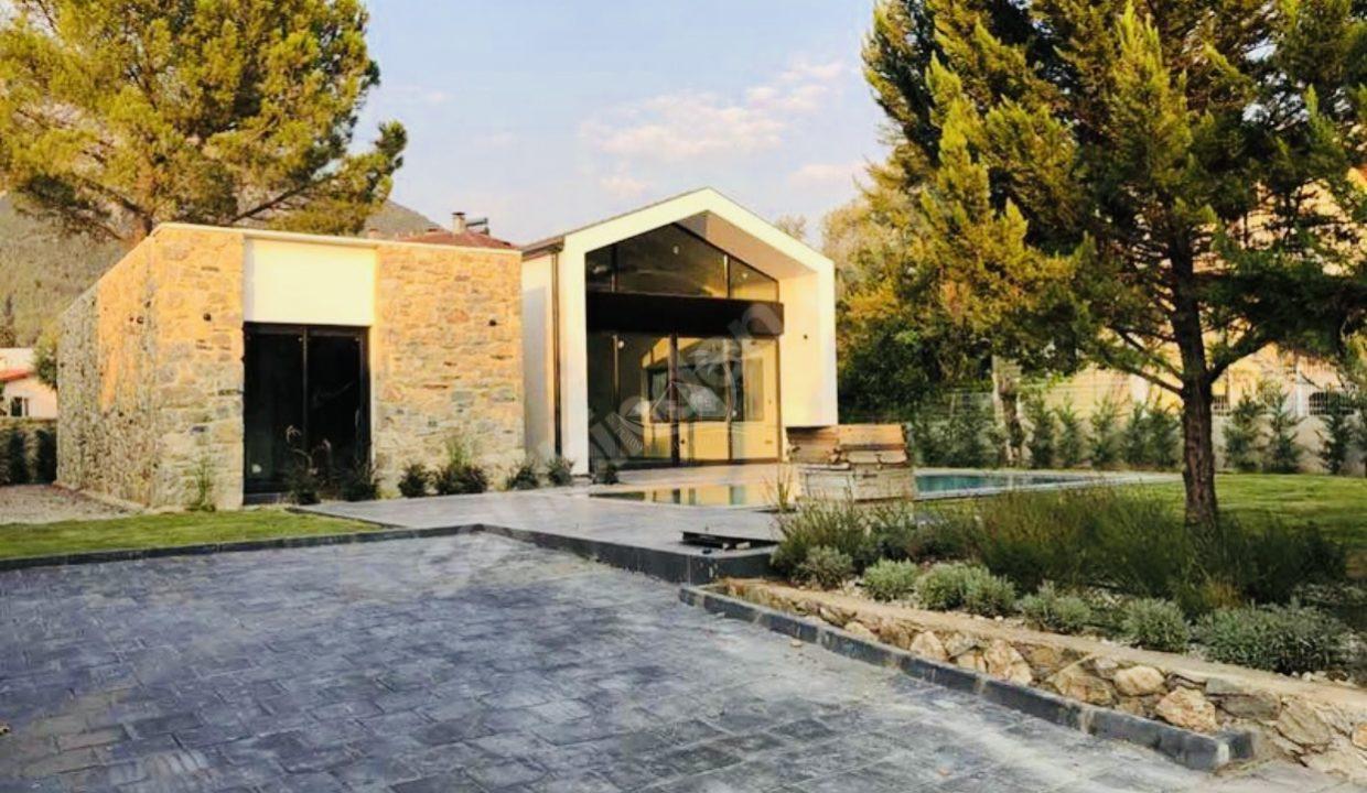 00BFB650-43AA-4D1C-9276-9C1A3974105A