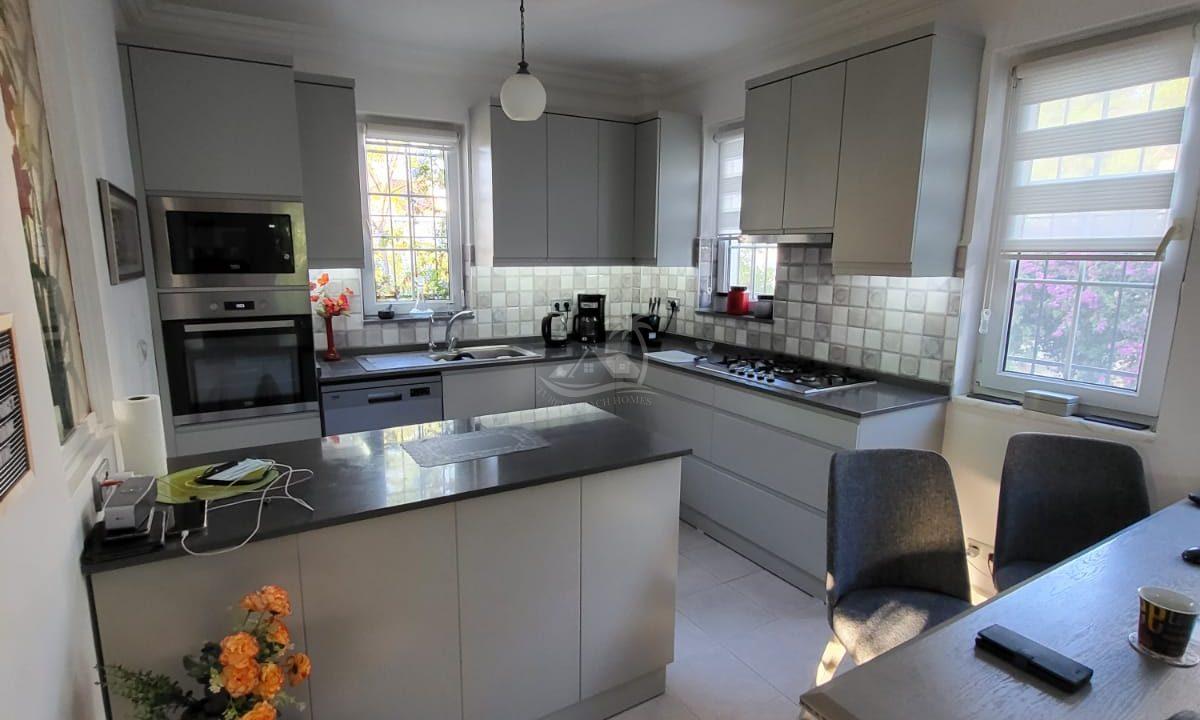 1C6D9D0A-E80E-4E03-B0F3-6DDF5EC09E22