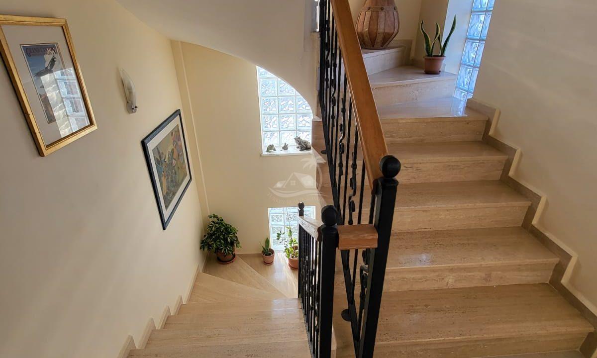 9933EDCD-2D10-4CC7-8853-3576A5DF7255