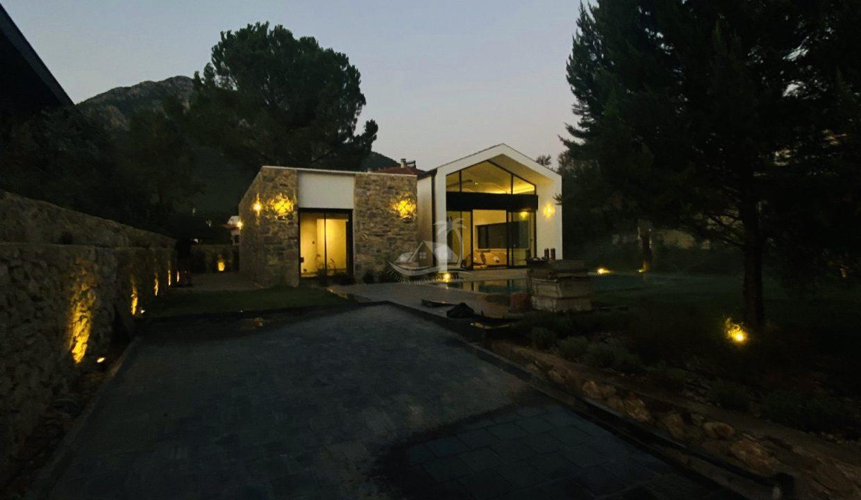 99B819FD-57CE-406F-A42C-FA4F04D31F3F