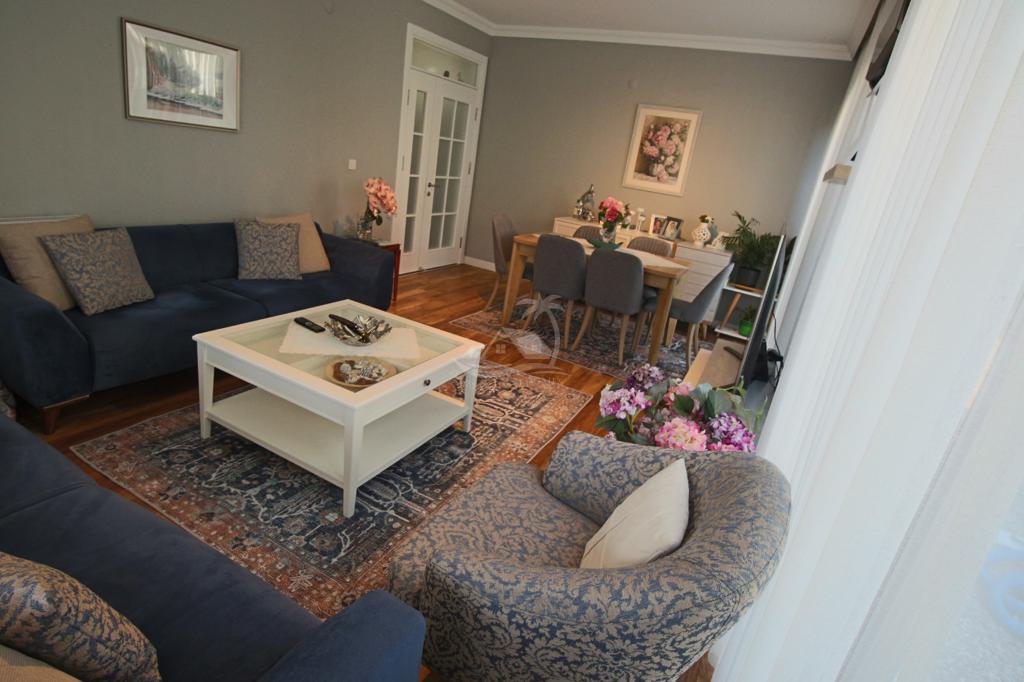 A887CCFC-3875-4C4B-B2C6-93C697B0093C