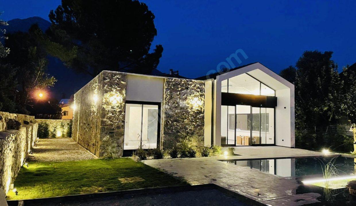 AFDC77AE-05EF-4E10-99F6-25E05807ECEE