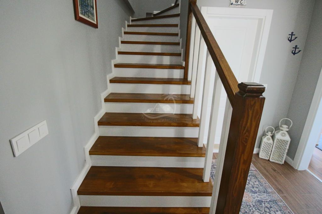 B157B351-331C-4CD9-9DD0-8BB6F8F0DA29